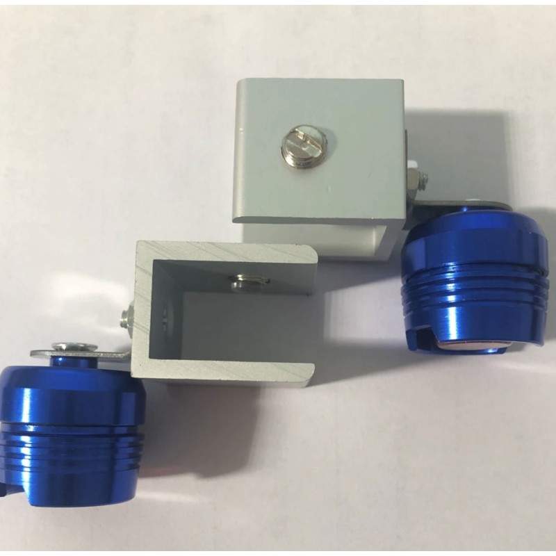 Kit lumini laterale de avertizare spate.  - 10 Kit lumini laterale de avertizare spate.
Instalați un kit suplimentar de lumini d