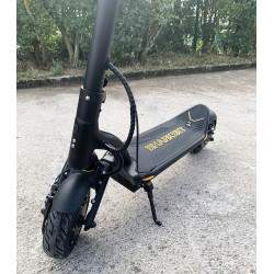 Sharkset RS1 - două motoare de 1400 W - baterie de 20 Ah - autonomie de la 50 la 70 km Sharkset - 2 Sharkset RS1 - două motoare 