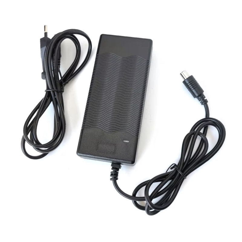 Caricabatterie per la batteria interna dello scooter elettrico Navee V40  - 1 Caricabatterie per la batteria interna dello scoot