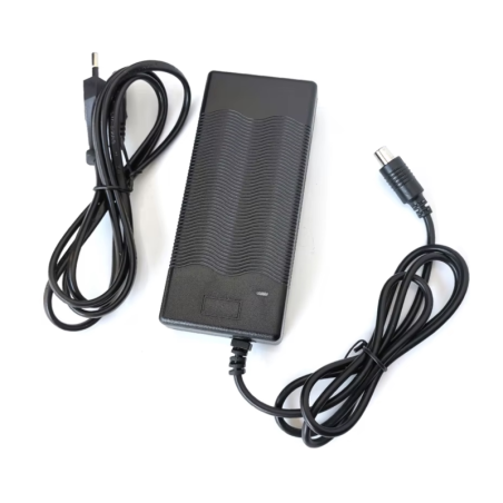 Chargeur pour la batterie interne du scooter électrique Navee V40  - 1 Chargeur pour la batterie interne du scooter électrique N